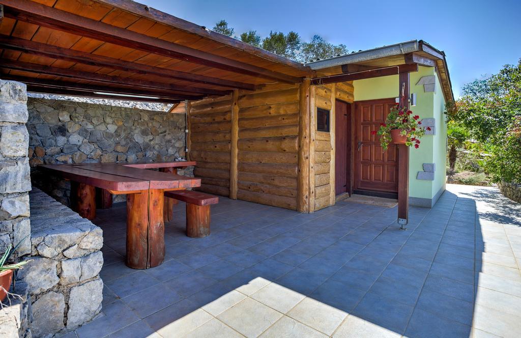 Marusina Olive Hills - Glamping & Minicamp Hotel Punat Buitenkant foto